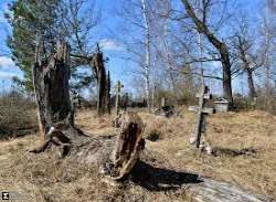 Zamoshnya once had an active school, a theater, a bus stop and a library, where now remains nothing but wilderness Zamoshnya once had an active school, a theater, a bus stop and a library, where now remains nothing but wilderness.